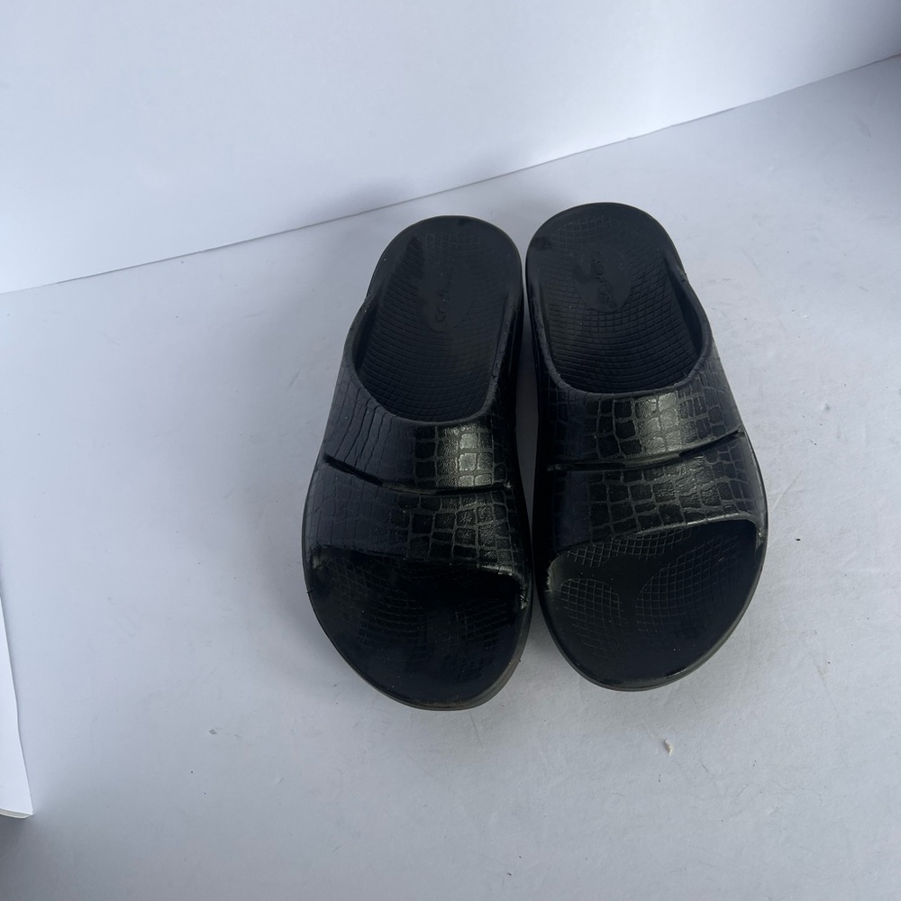 OOFOS Black Textured Slide Sandals - Picture 5 of 7